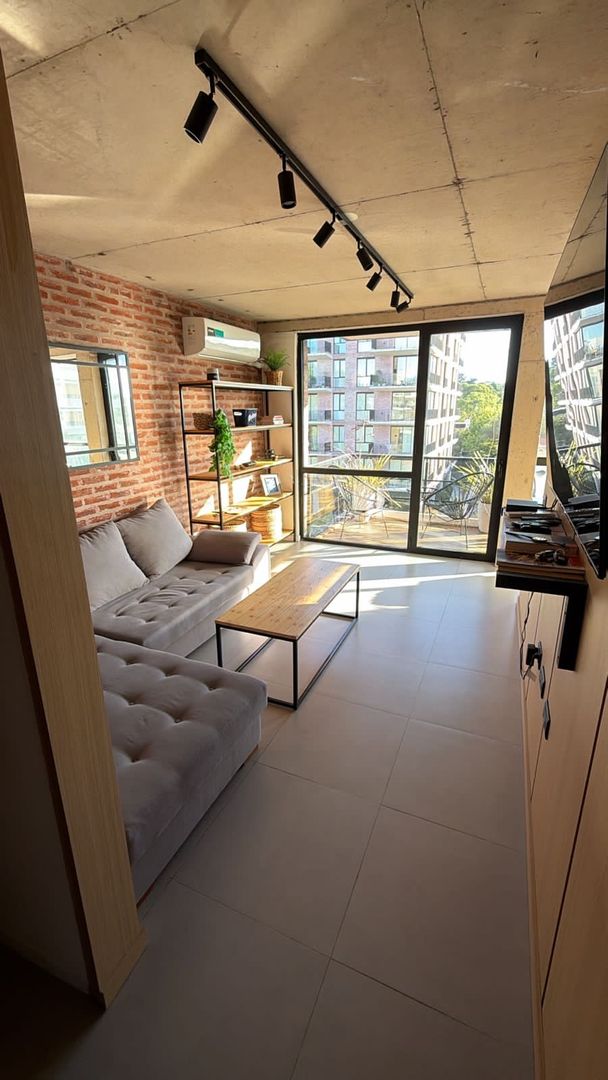 SEMIPISO 3 AMBIENTES CON GRAN TERRAZA PROPIA.