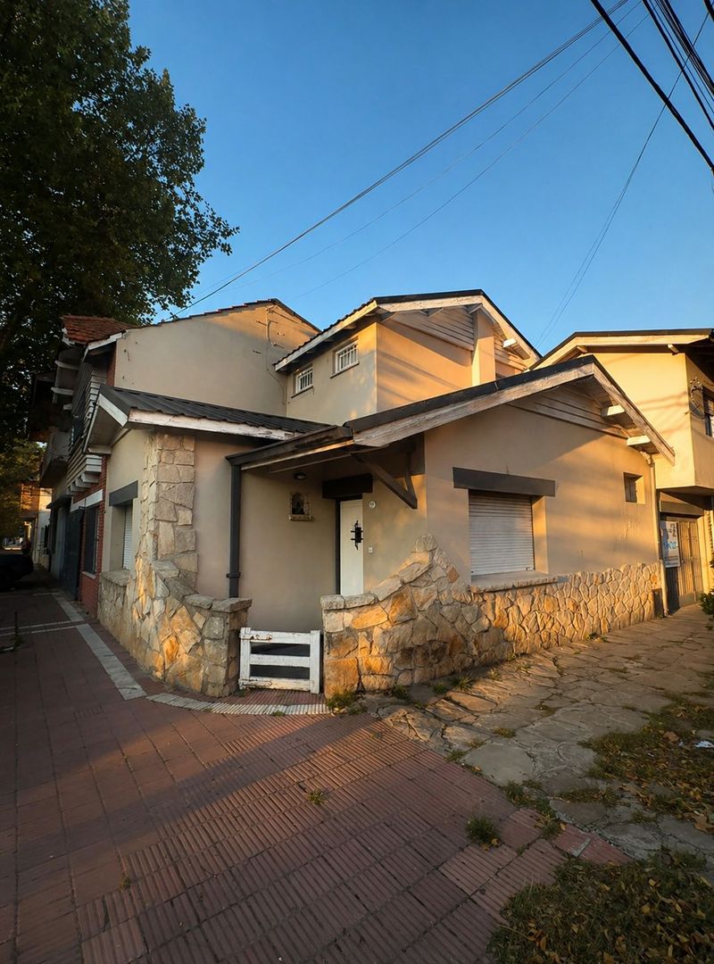 venta casa 4 amb con cochera 