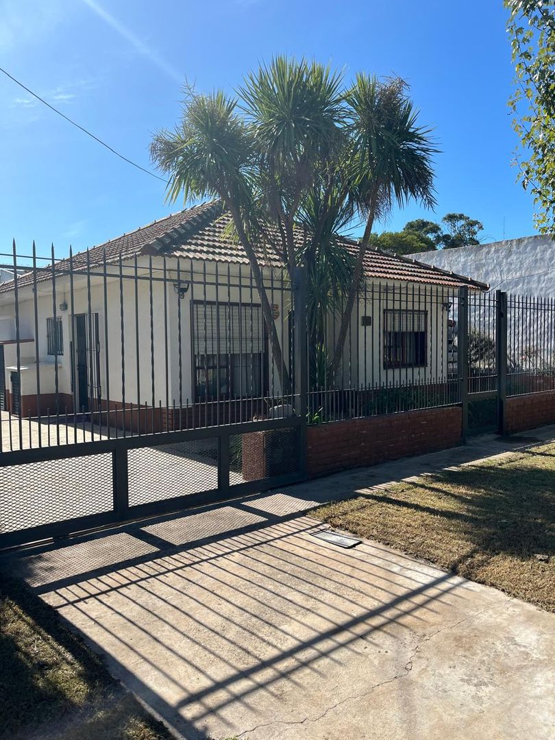 Casa mas depto 2 ambientes al fondo