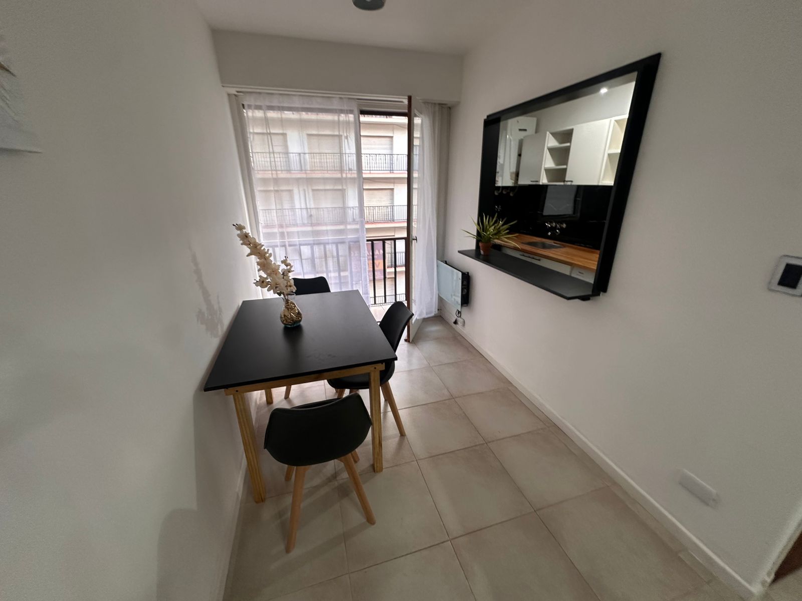 Departamento 1 ambiente al frente con balcon