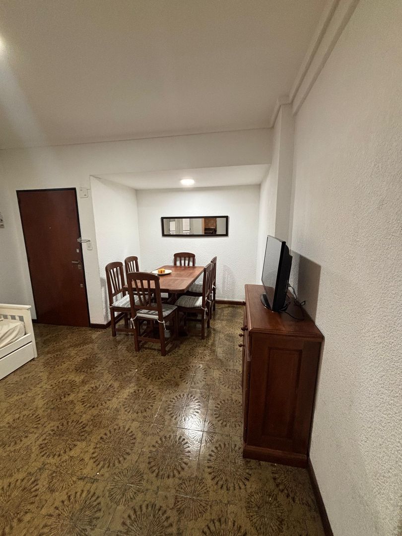 Departamento de 2 amb al contrafrente con cochera
