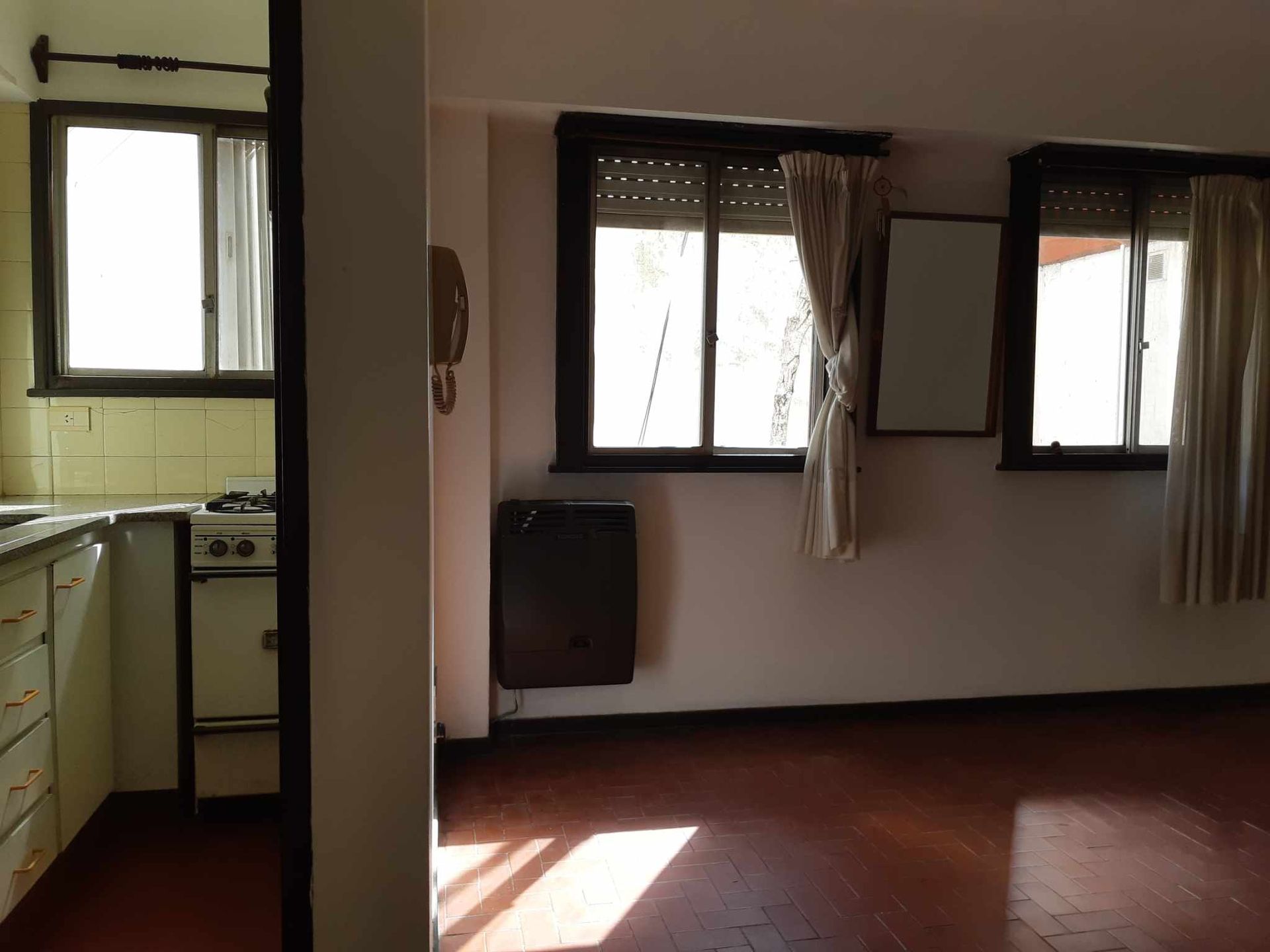 Departamento un ambiente lateral!!