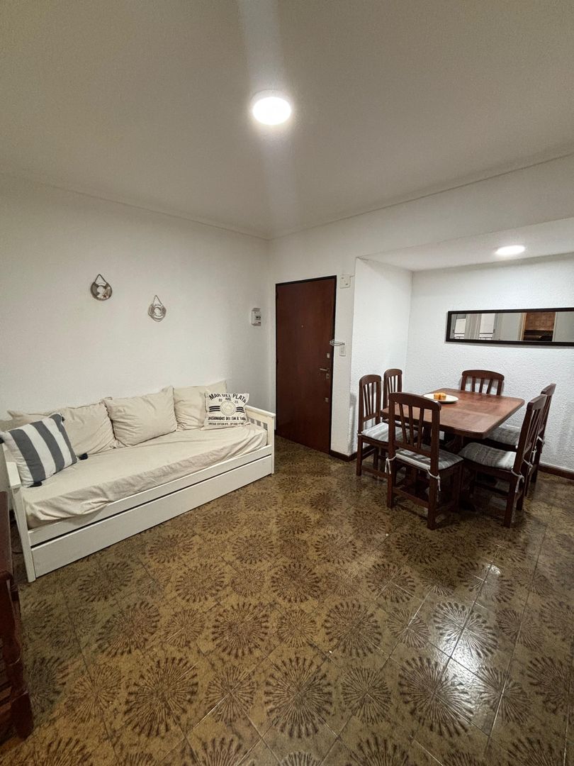 Departamento de 2 ambientes Cfte C/Cochera Fija