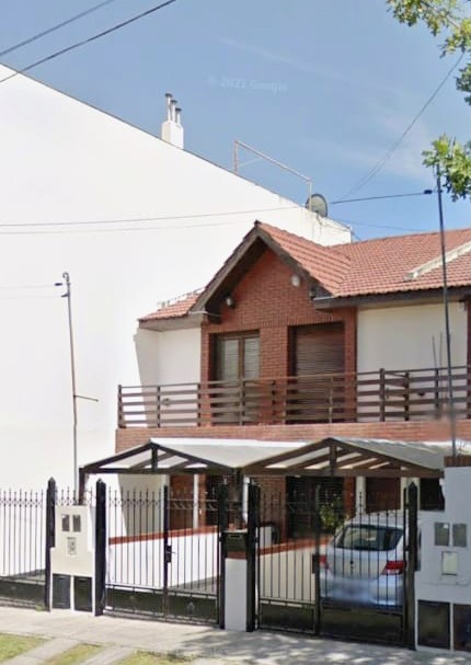 Duplex 3 AMB con cochera y patio. Villa primera