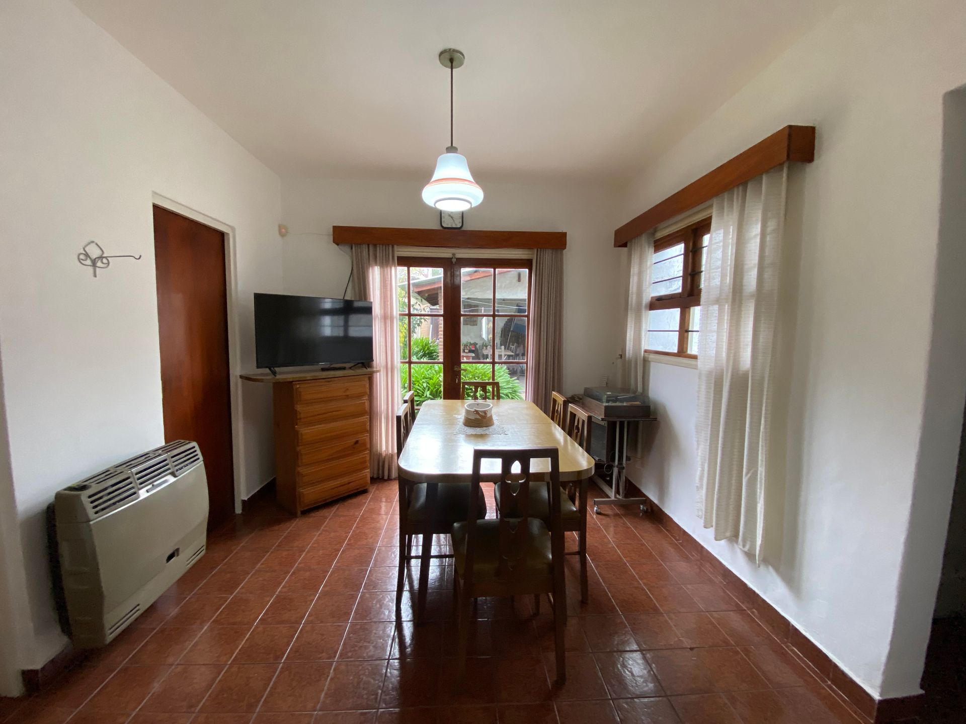 Casa con taller independiente – Barrio Alfar