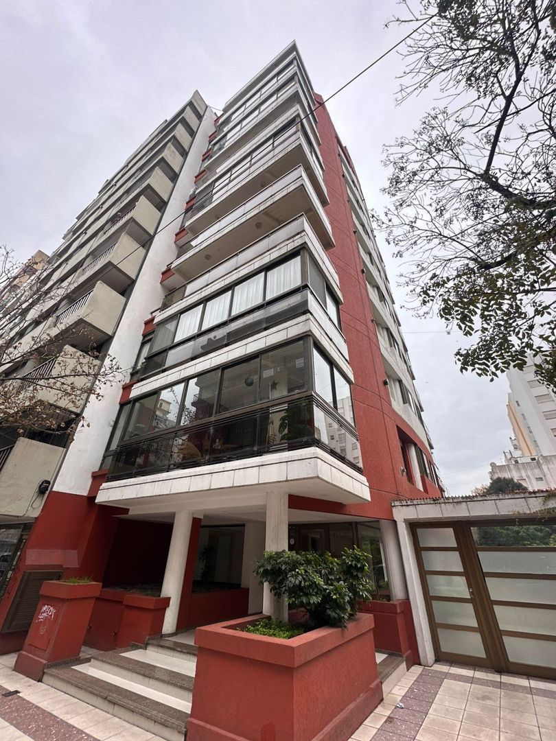 Semipiso de 2 ambientes con cochera y baulera