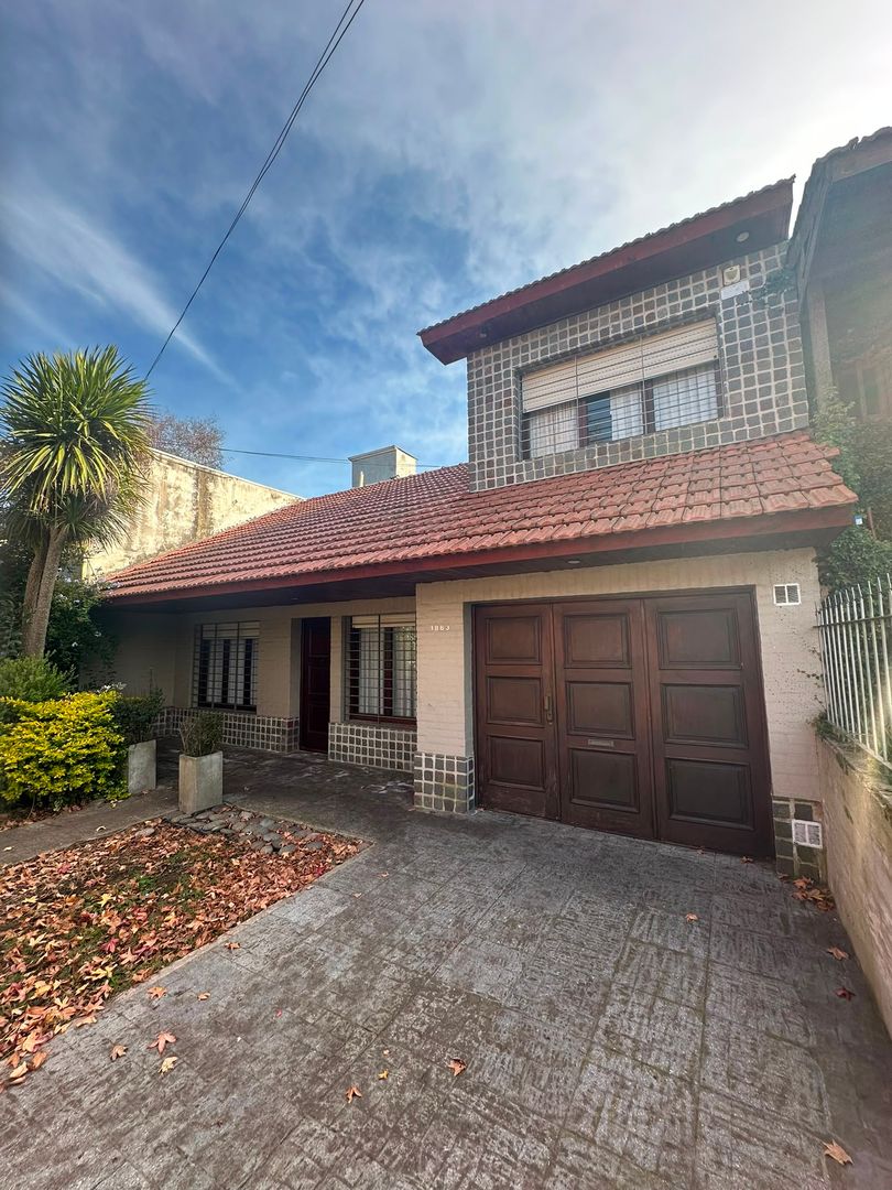venta casa impecable 5 amb con parque