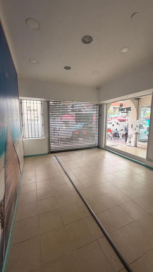 ALQUILER COMERCIAL ,local  a la calle 25 MTS