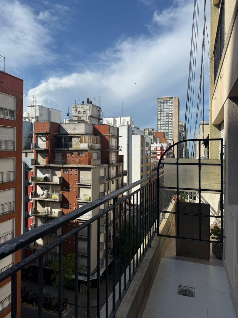 Departamento al frente con balcon 