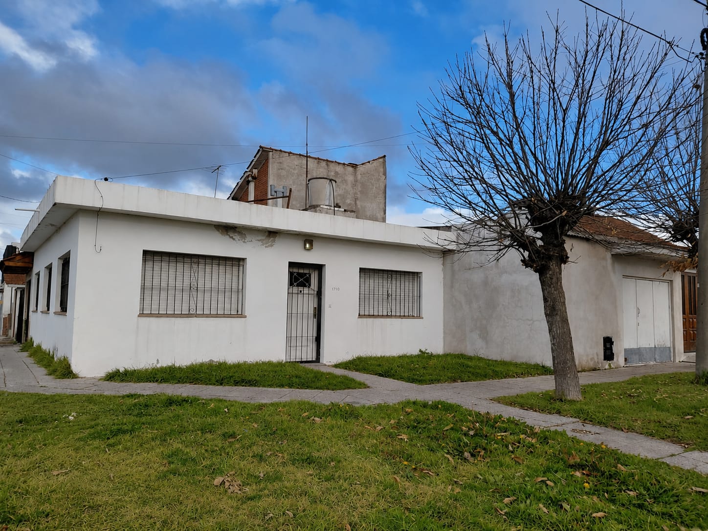 Casa 4 Amb. con espacio aéreo utilizable.-