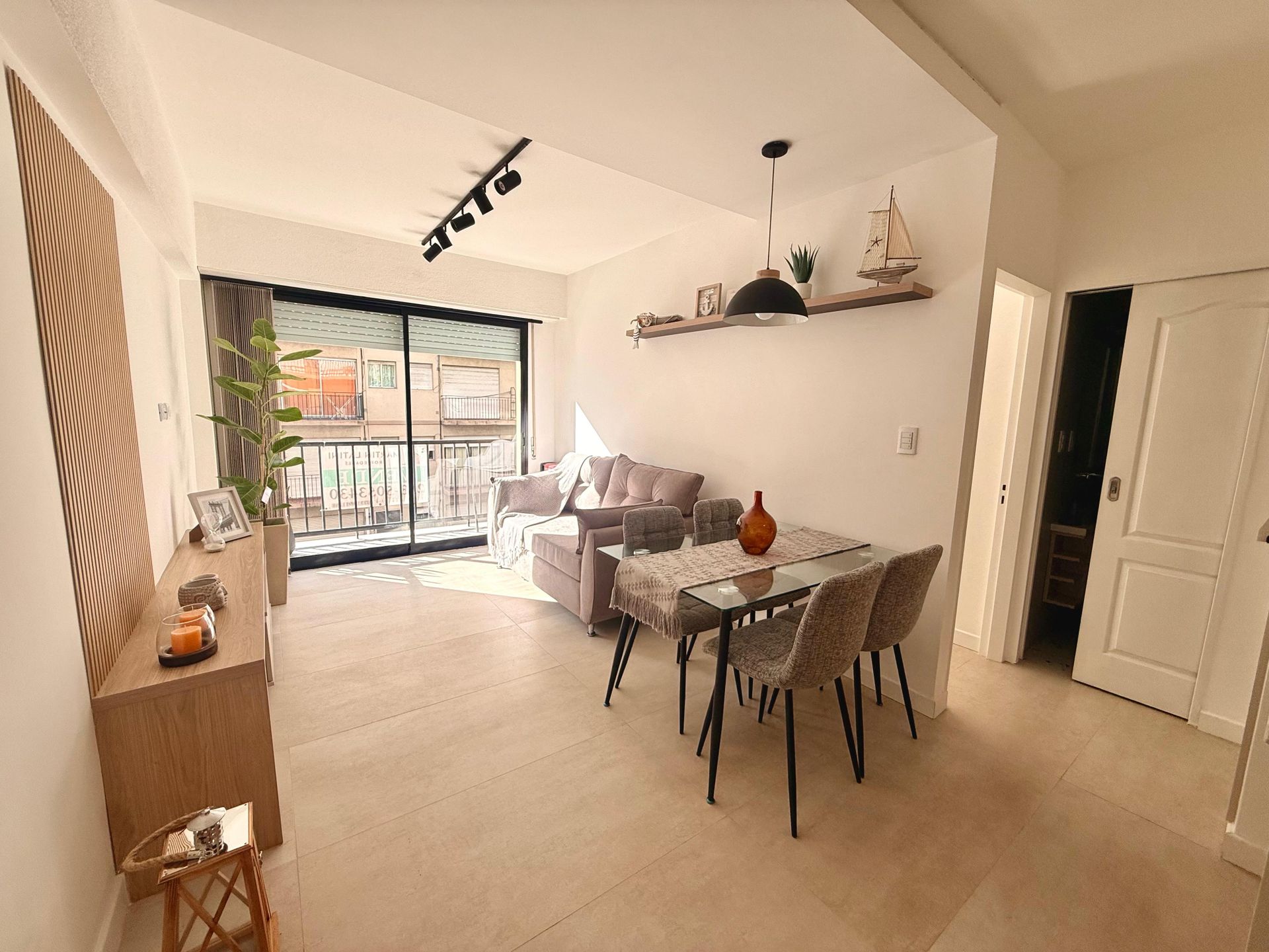 2 AMBIENTES EXTERNO C/BALCON SALIENTE