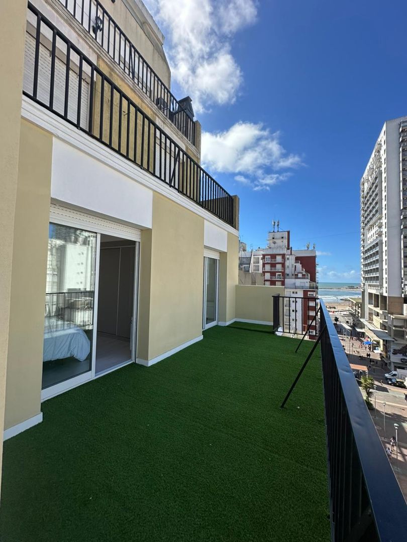 Departamento de 4 ambientes con balcón a la calle