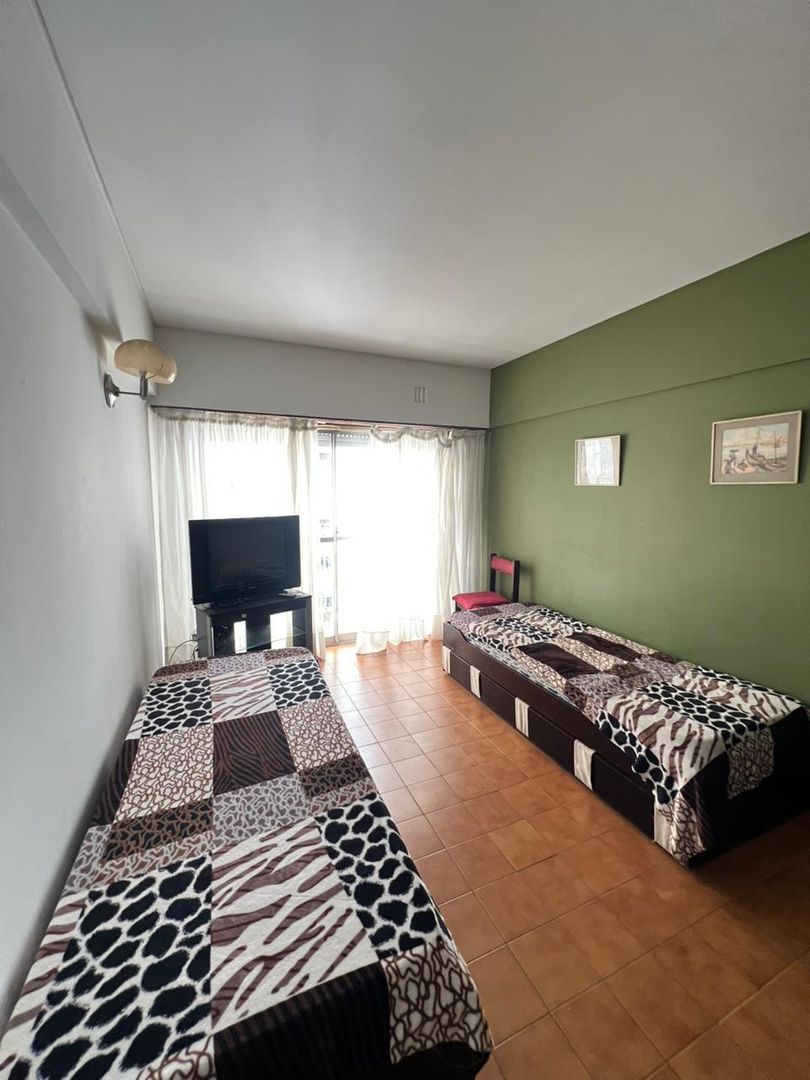 VENTA DEPTO DOS AMBIENTES - COCHERA - PLAZA COLON