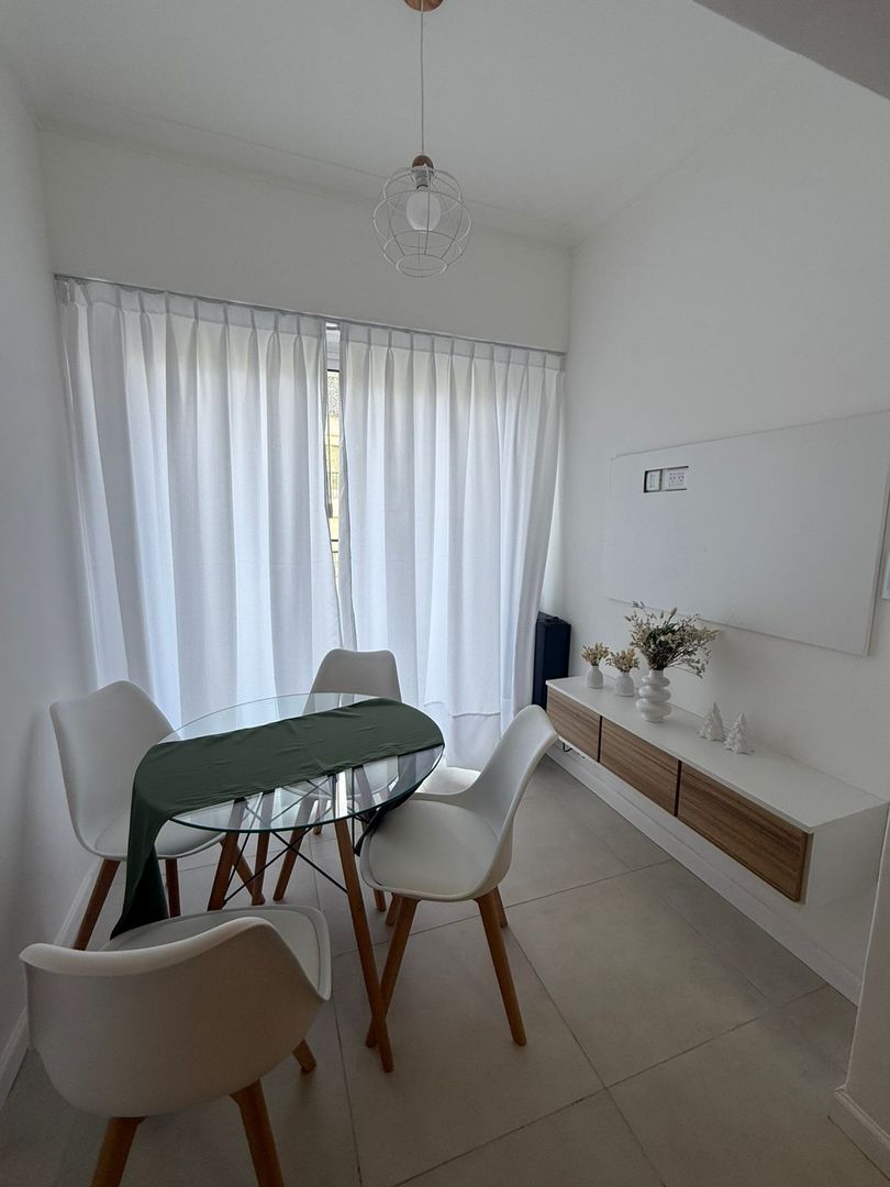 DEPARTAMENTO 1 AMB. A LA CALLE CON BALCON SALIENTE