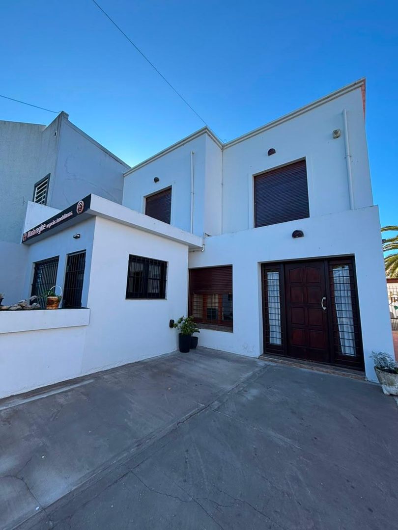 VENTA CASA 5 AMB. + OFICINA. PUNTA MOGOTES
