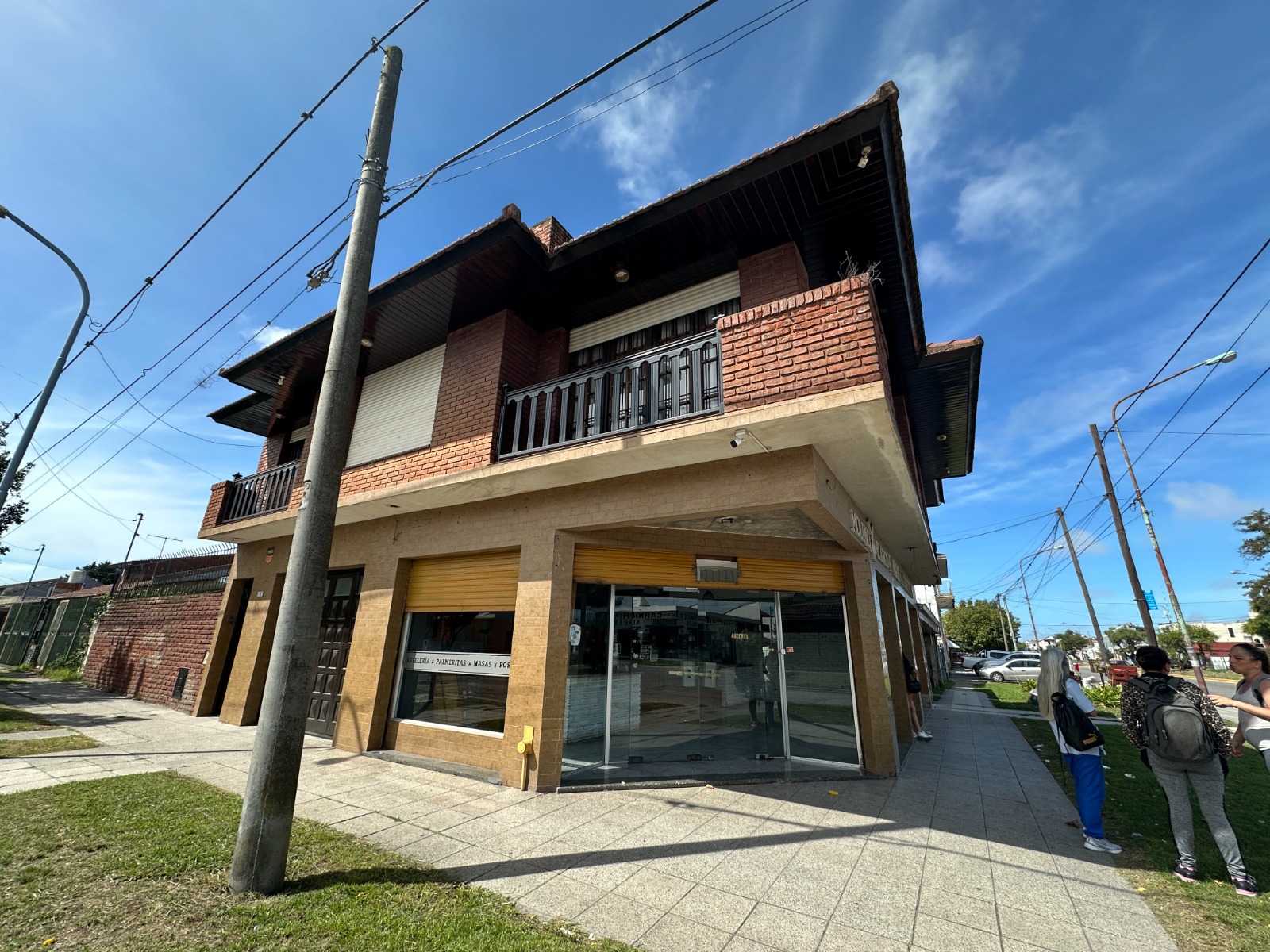 LOCAL Y DEPARTAMENTO PLANTA ALTA ,PILETA Y QUINCHO