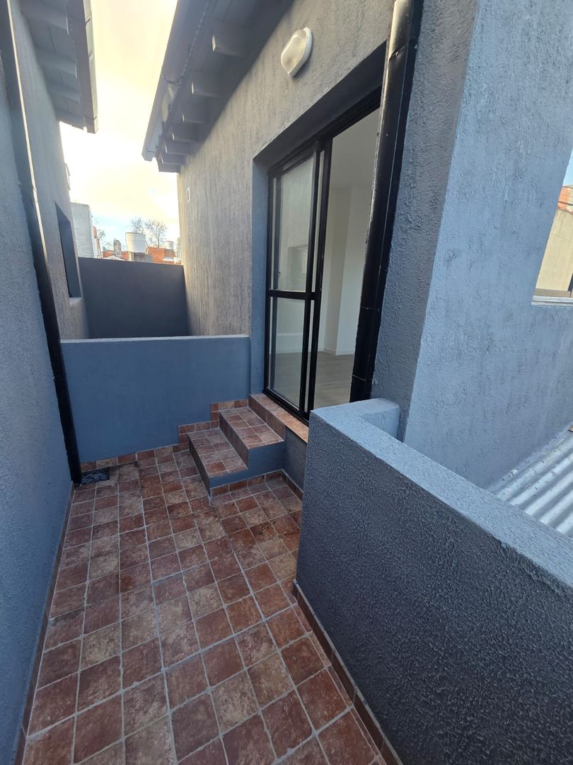 Venta PH 2 ambientes con patio - Chauvin