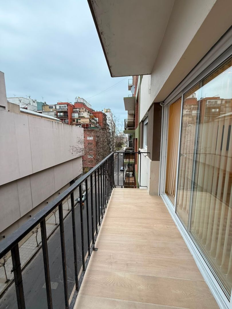Departamento 3 ambientes al frente con balcon