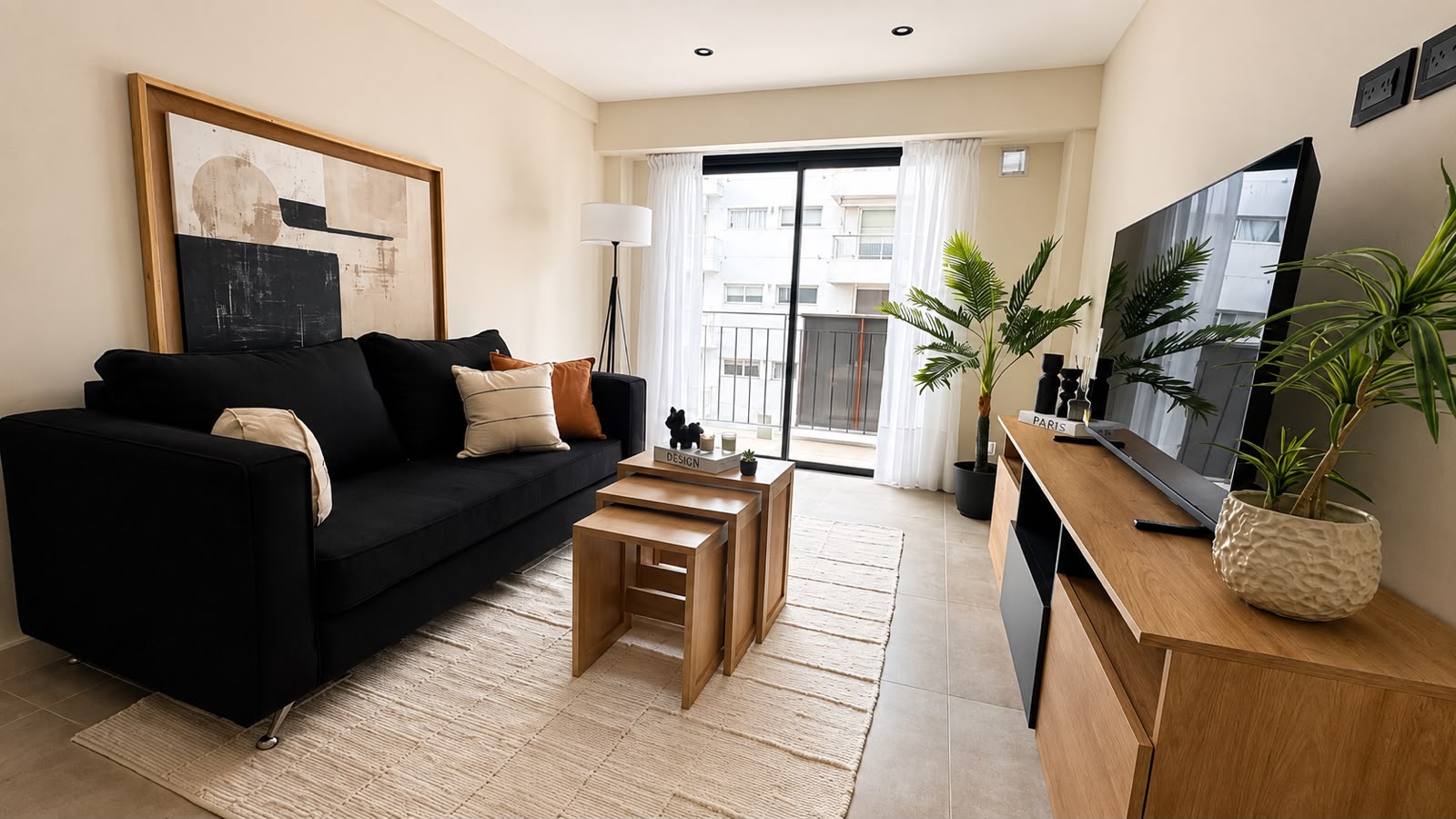 VENTA DEPTO. 3 AMB. A LA CALLE • BALCON • AMOBLADO