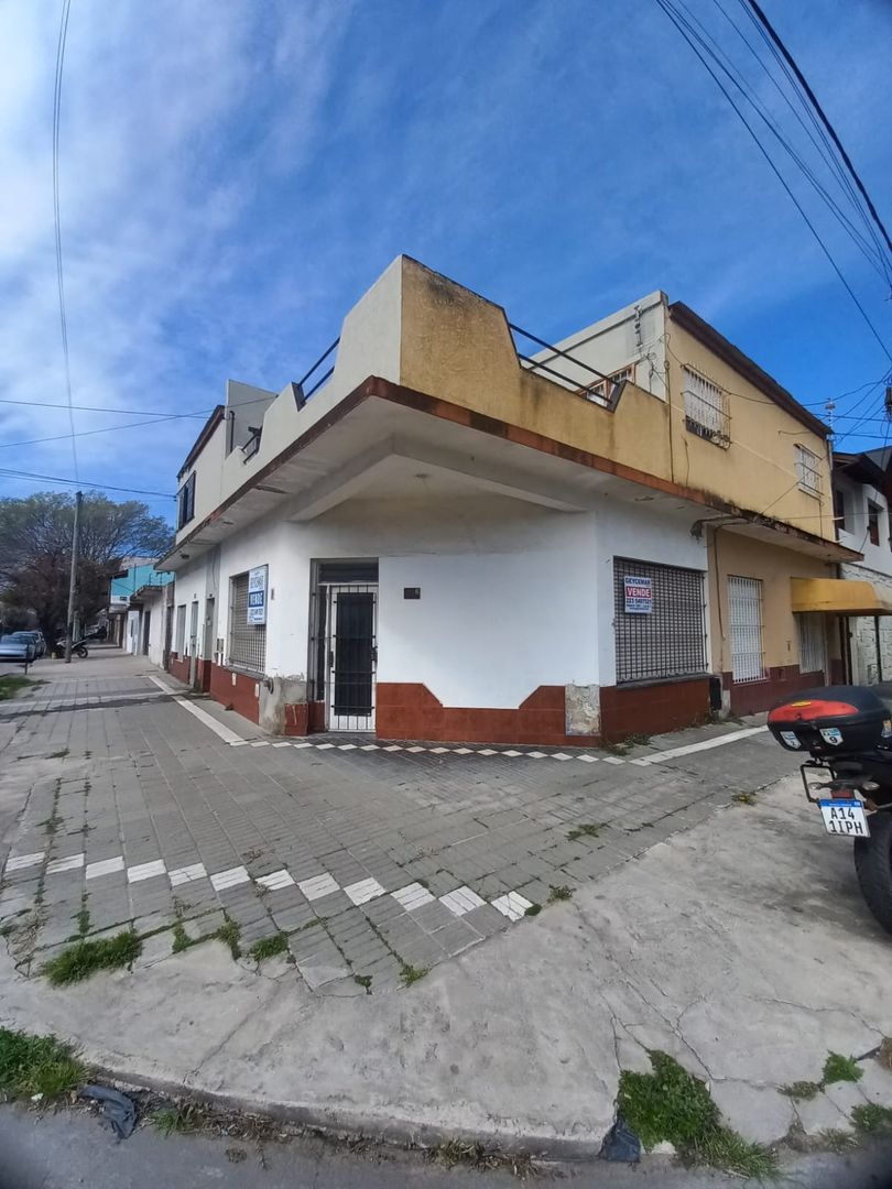 PH  2 1/2 Amb PB a la calle u$s 48.000