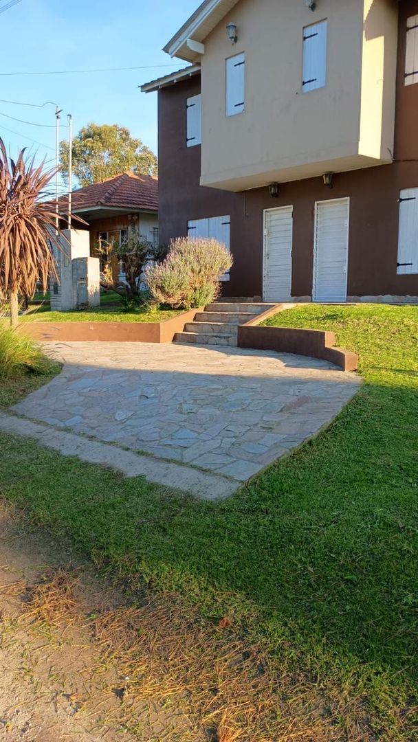 Duplex tres ambientes en Alfar 