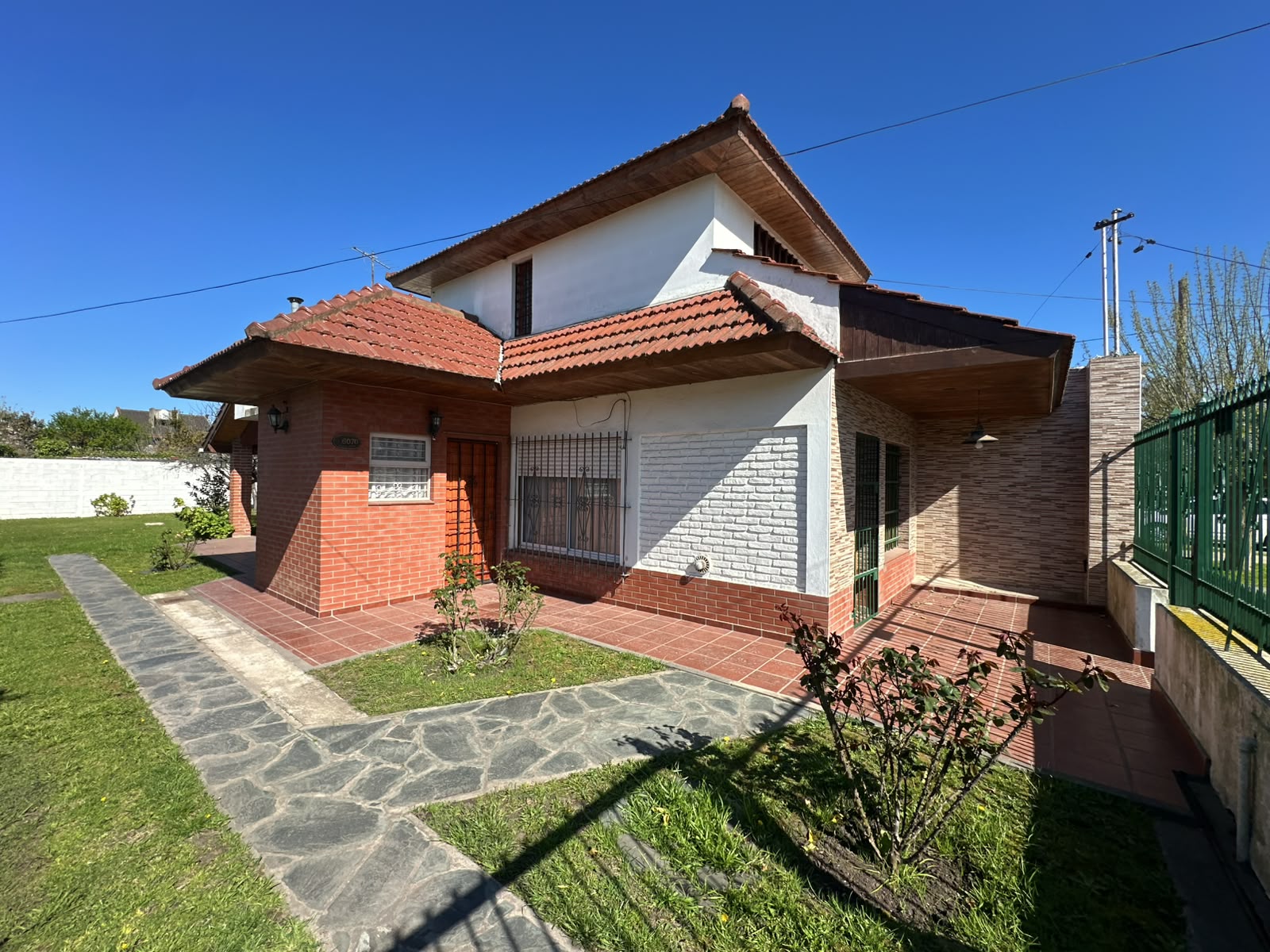 Casa en lote propio - Villa Primera
