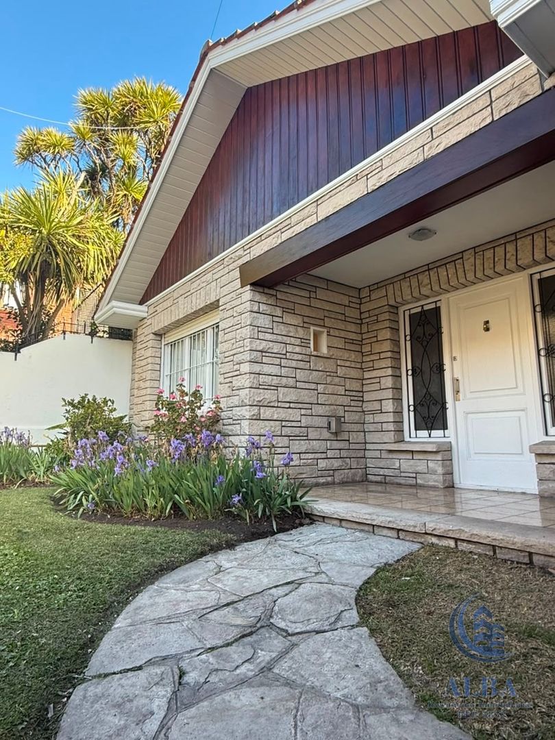 Venta Chalet Marplatense en Castelli 670 