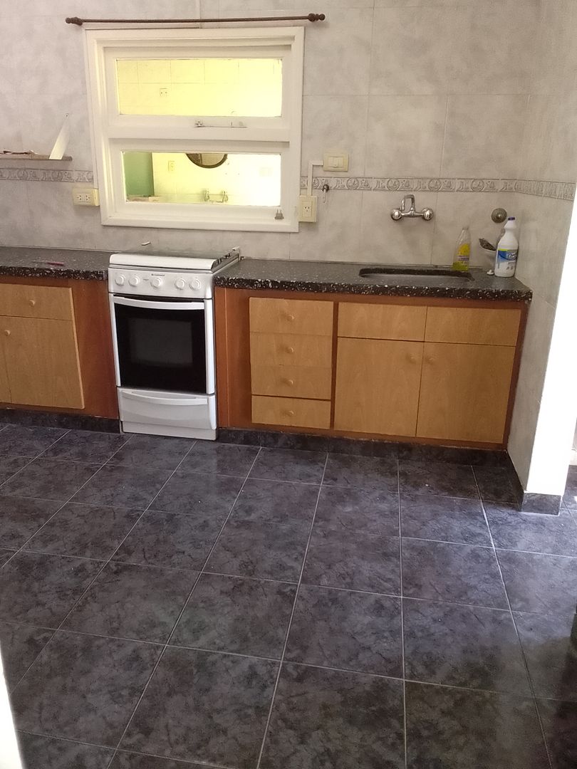VENDO PH DE 3 AMBIENTES EN PLANTA BAJA AL FRENTE R