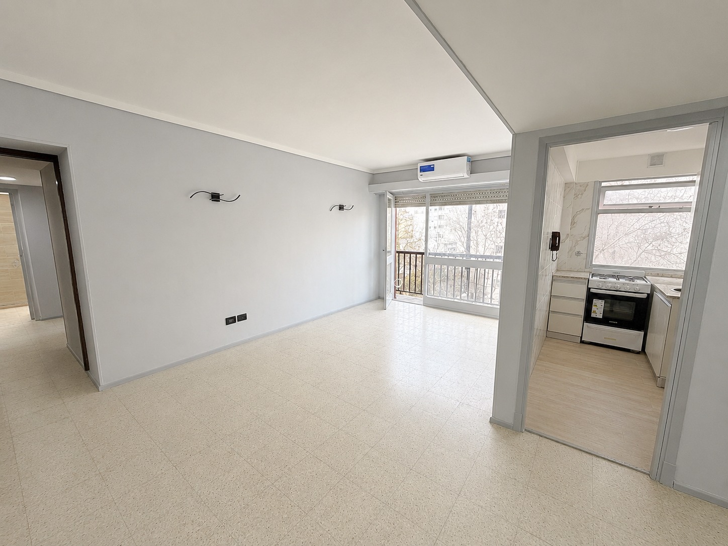 DEPARTAMENTO 3 AMB. A LA CALLE CON BALCON SALIENTE